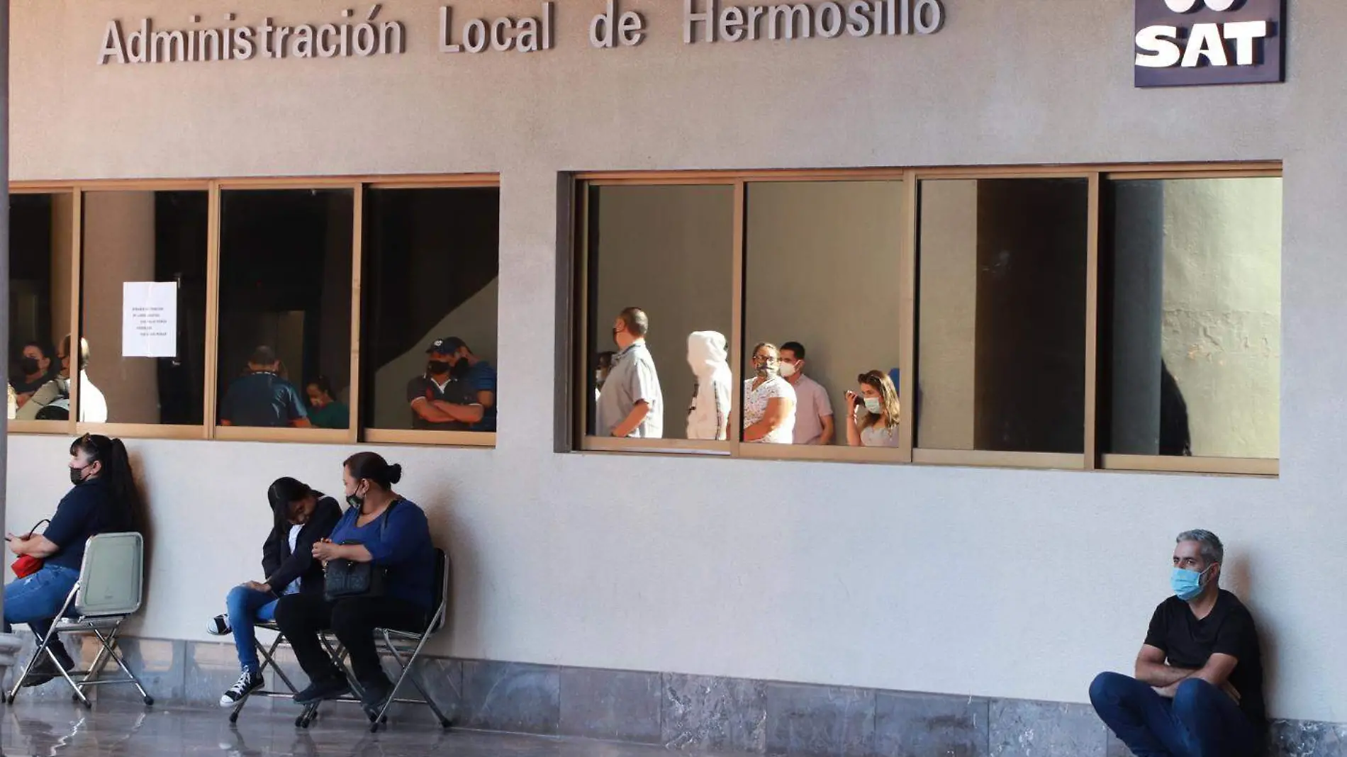 Filas en el SAT de Hermosillo